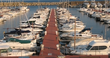  puerto deportivo